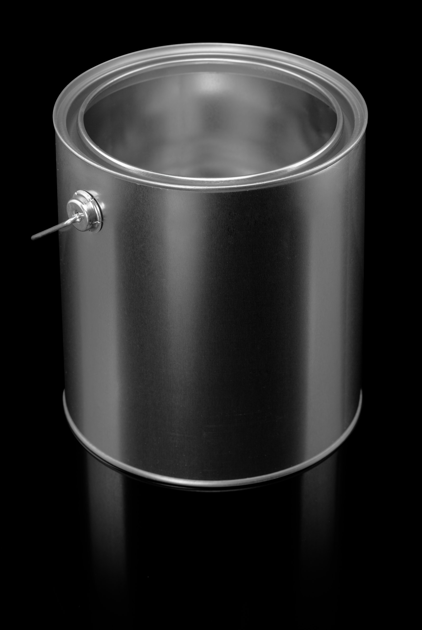 Unlabelled metal tin